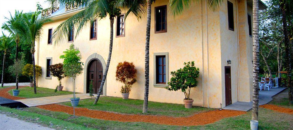 Mahogany Hall Luxury Boutique Resort Сан-Игнасио Экстерьер фото