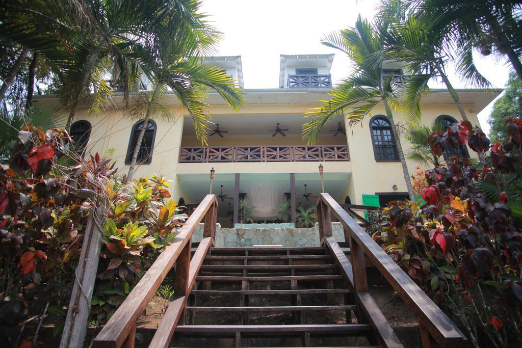 Mahogany Hall Luxury Boutique Resort Сан-Игнасио Экстерьер фото