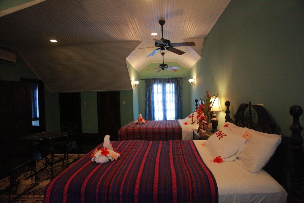Mahogany Hall Luxury Boutique Resort Сан-Игнасио Экстерьер фото