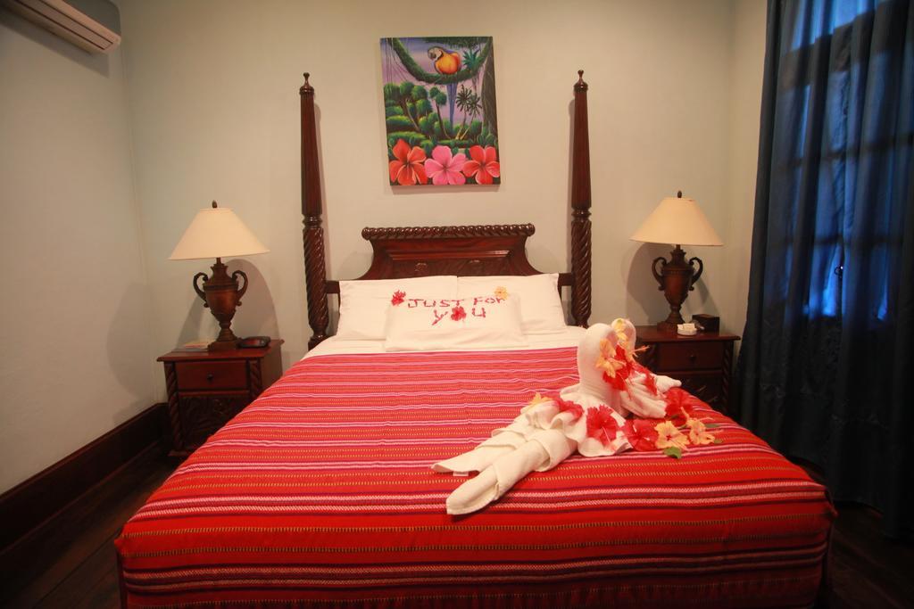 Mahogany Hall Luxury Boutique Resort Сан-Игнасио Экстерьер фото