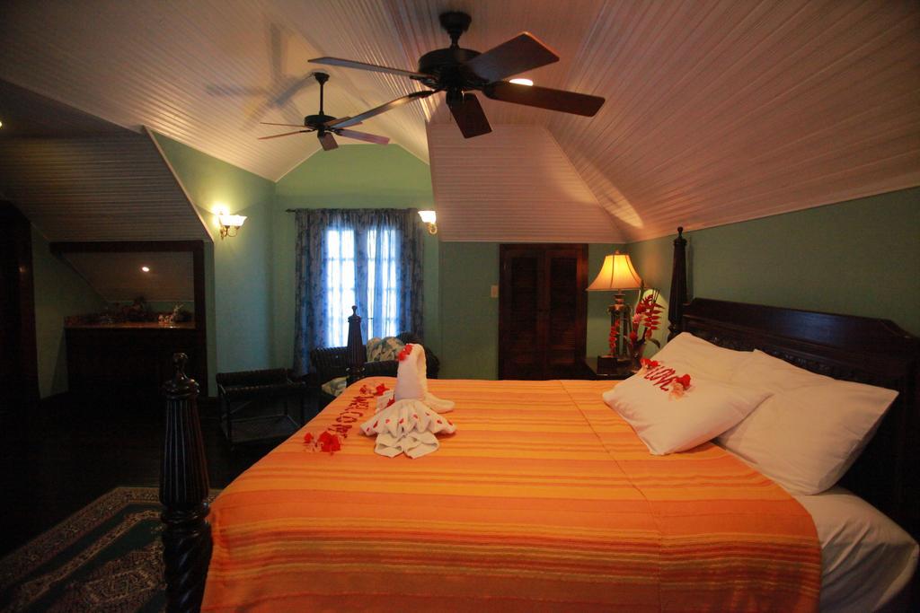 Mahogany Hall Luxury Boutique Resort Сан-Игнасио Экстерьер фото
