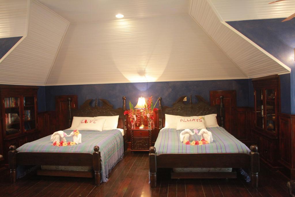Mahogany Hall Luxury Boutique Resort Сан-Игнасио Экстерьер фото