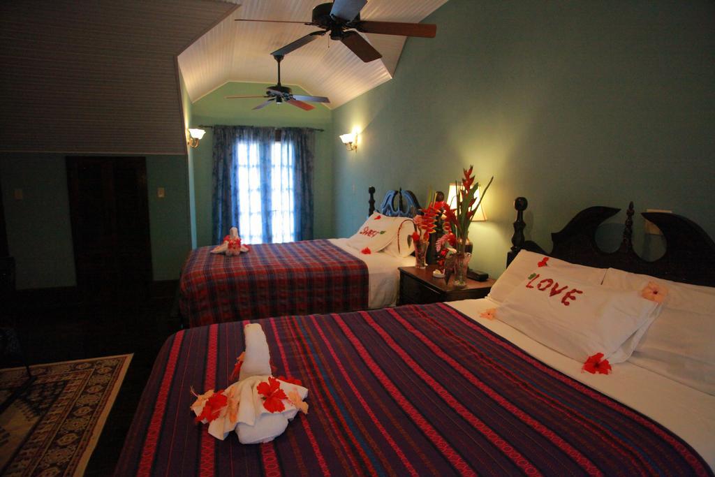 Mahogany Hall Luxury Boutique Resort Сан-Игнасио Экстерьер фото