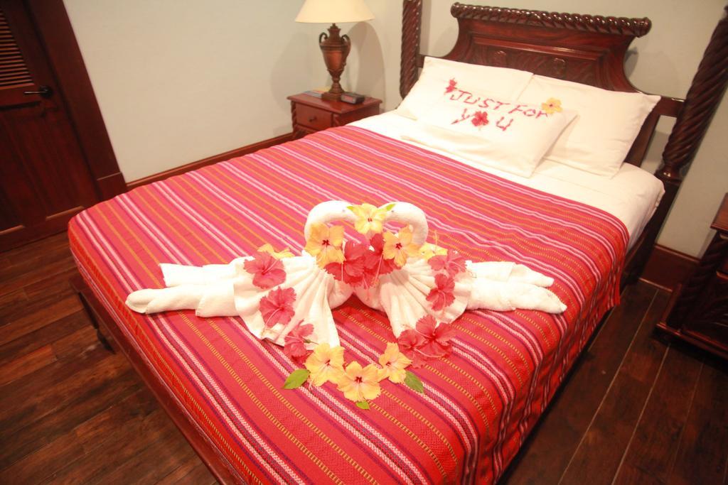 Mahogany Hall Luxury Boutique Resort Сан-Игнасио Экстерьер фото