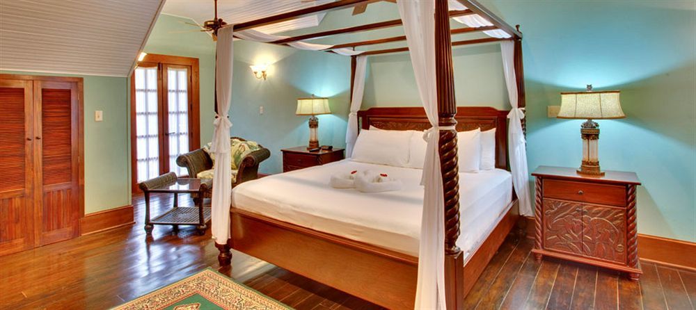 Mahogany Hall Luxury Boutique Resort Сан-Игнасио Экстерьер фото