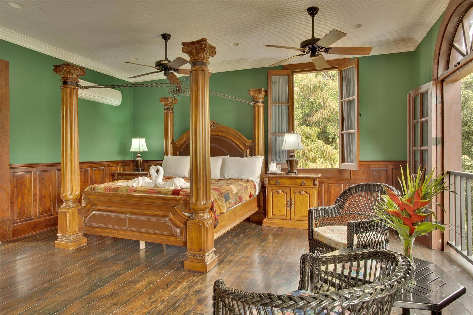 Mahogany Hall Luxury Boutique Resort Сан-Игнасио Экстерьер фото