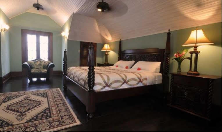 Mahogany Hall Luxury Boutique Resort Сан-Игнасио Экстерьер фото